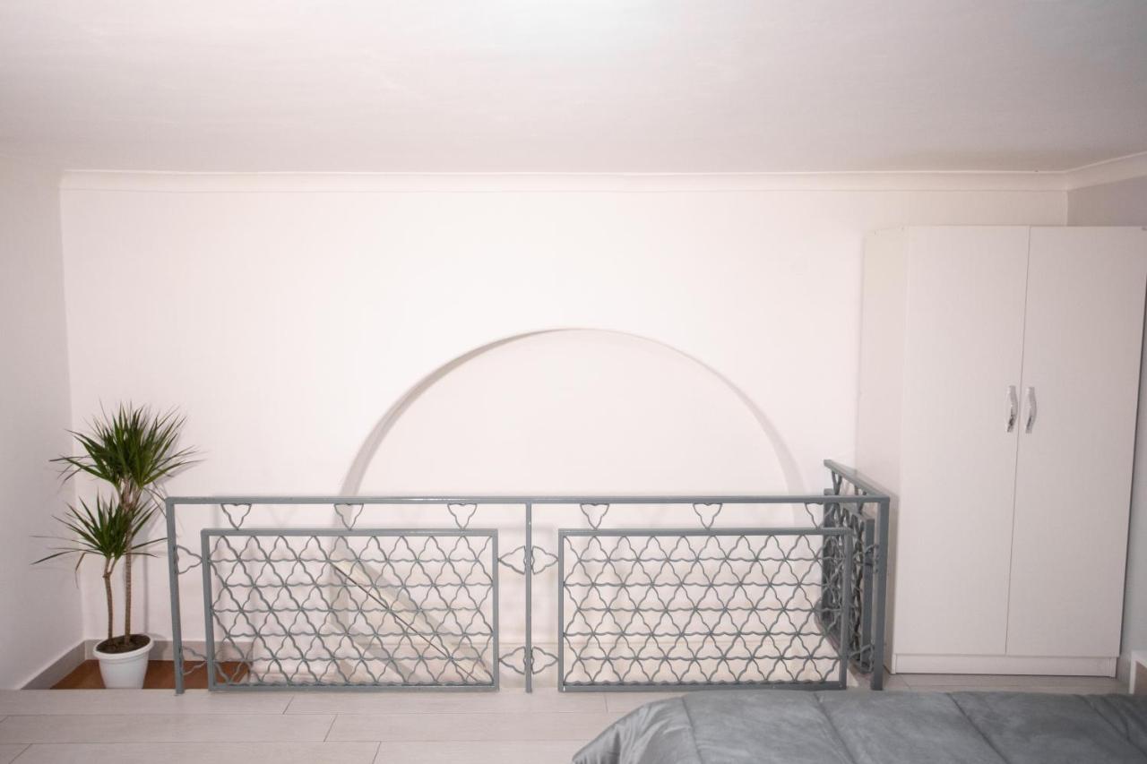 Centro Storico Loft Incantevole Con Giardino Apartment Napoli Bagian luar foto